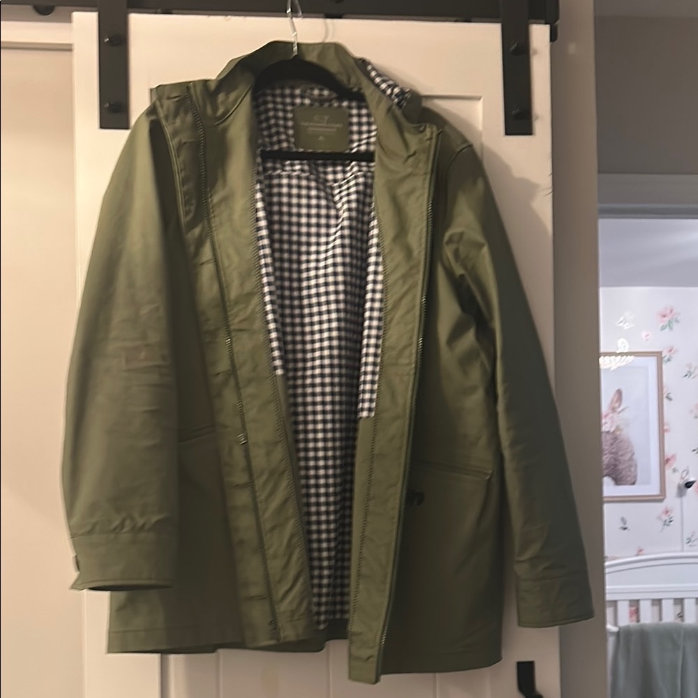 Vineyard Vines Green Raincoat Lightweight and Functional